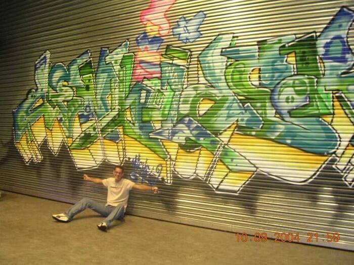 In 2004, Theron created his largest graffiti artwork to date at the youth hangout called Den Bolder in Waspik. He painted the name Den Bolder in large letters with a 3D effect and added a character, resulting in a beautiful composition.